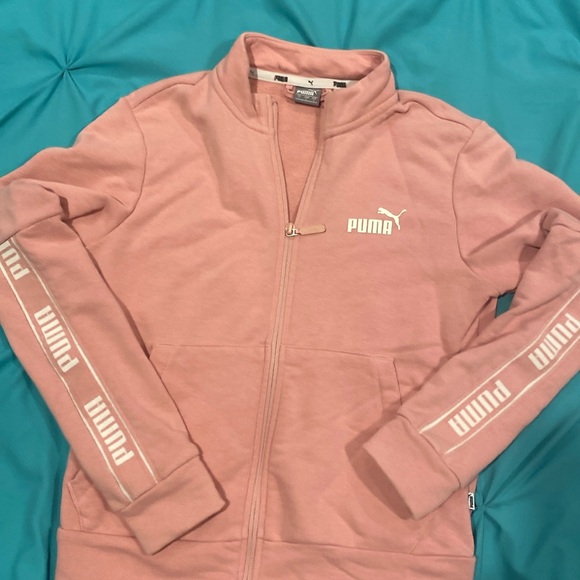 Puma Zip up
Small
Excell condition - Picture 1 of 2